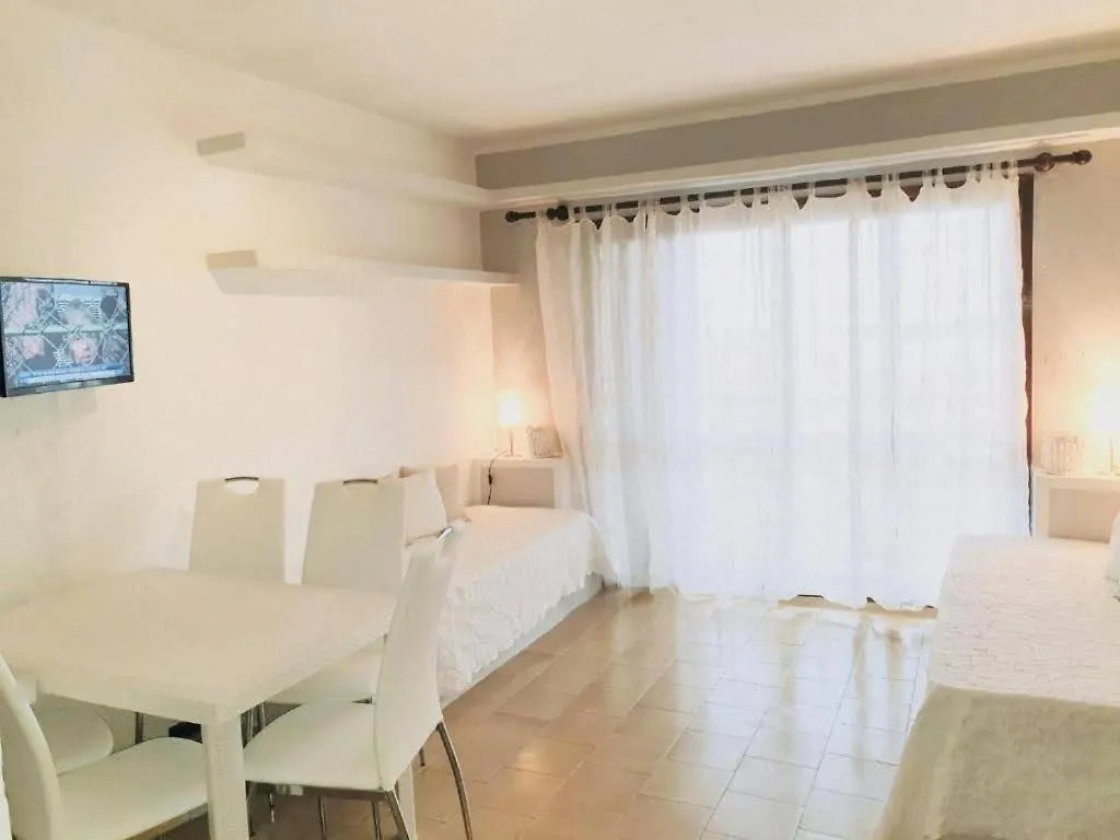 Residenze Golfo Di Marinella Lägenhet Italien